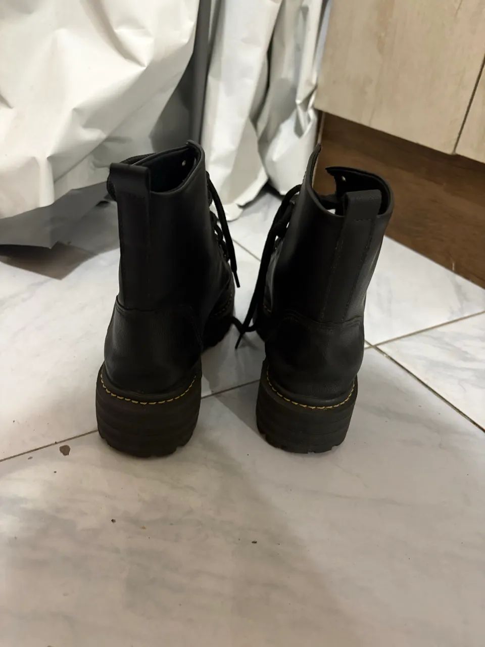 Vendo coturno preto de plataforma 