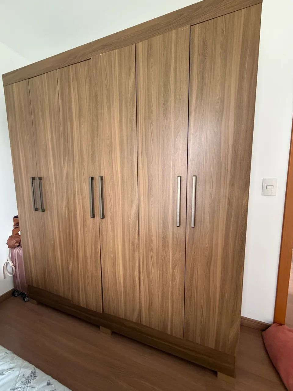 Guarda roupa 6 portas 