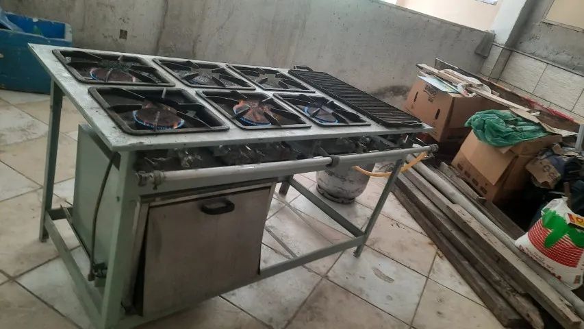 PRA SAIR HOJE - FOGÃO INDUSTRIAL 6 BOCAS E UMA CHAPA