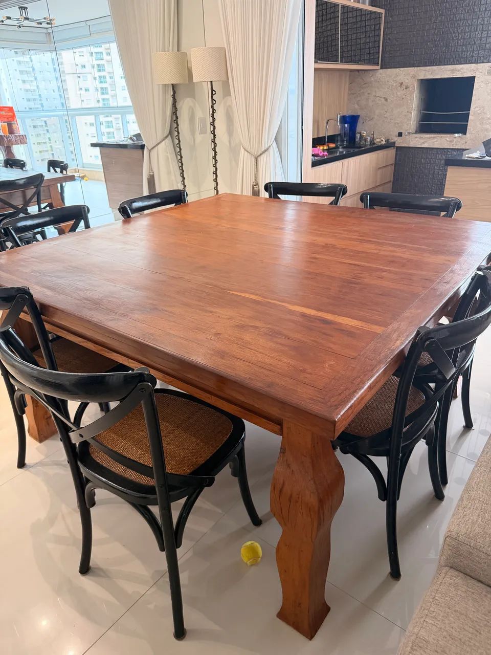 Mesa de madeira de 8 lugares com jogo de cadeiras  - Foto 5