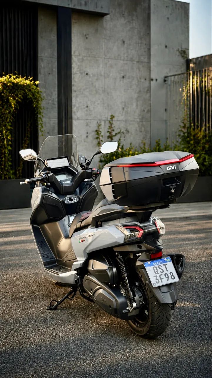 Moto impecável com acessórios  - Foto 3