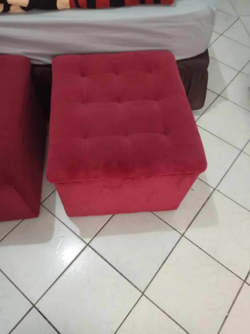 puff capitonê de veludo R$80,00 cada - Foto 4