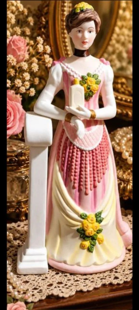 Boneca troféu de porcelana da Avon 