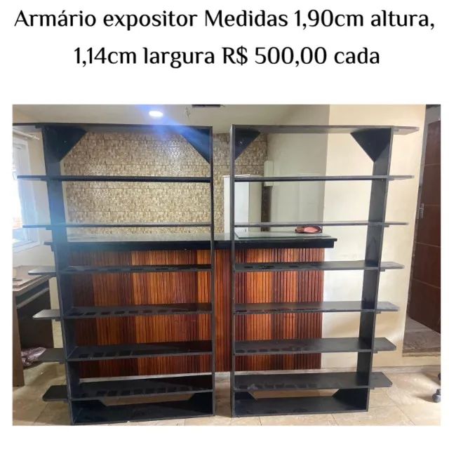 Armário expositor. medidas 1.90cm altura, 1.14cm largura 