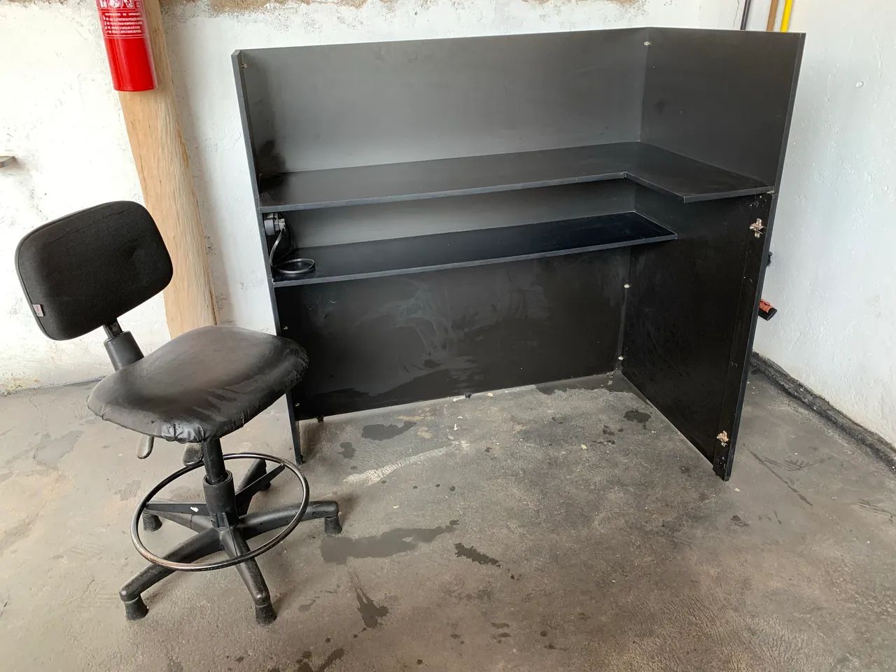 Mesa p/ Som com cadeira 