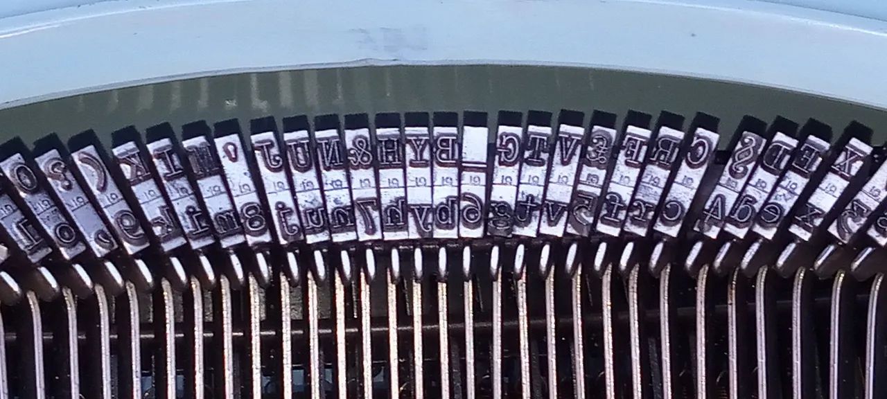 Máquina vintage de escrever  - Foto 3