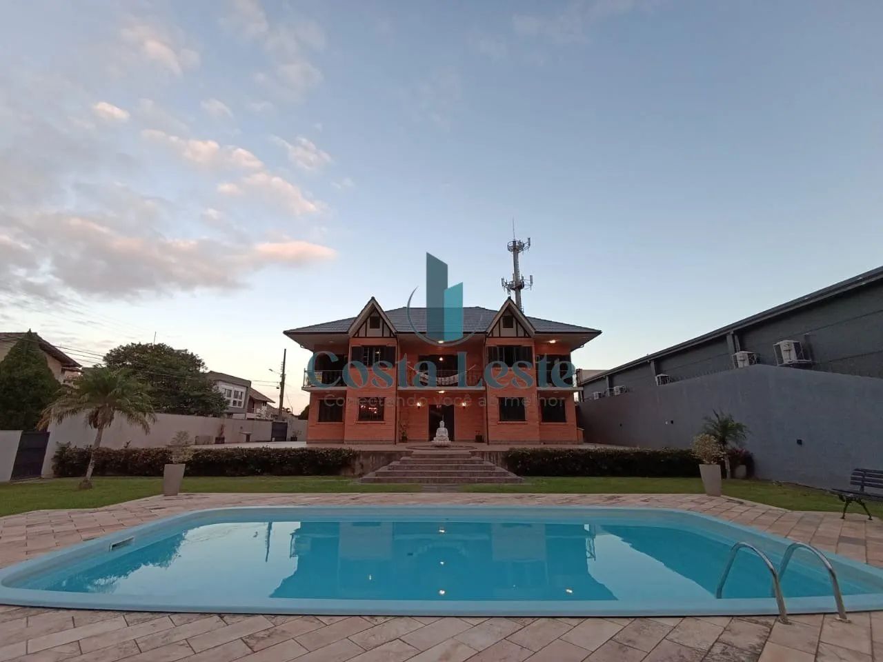Belíssima casa em condomínio na Lagoa da Conceição