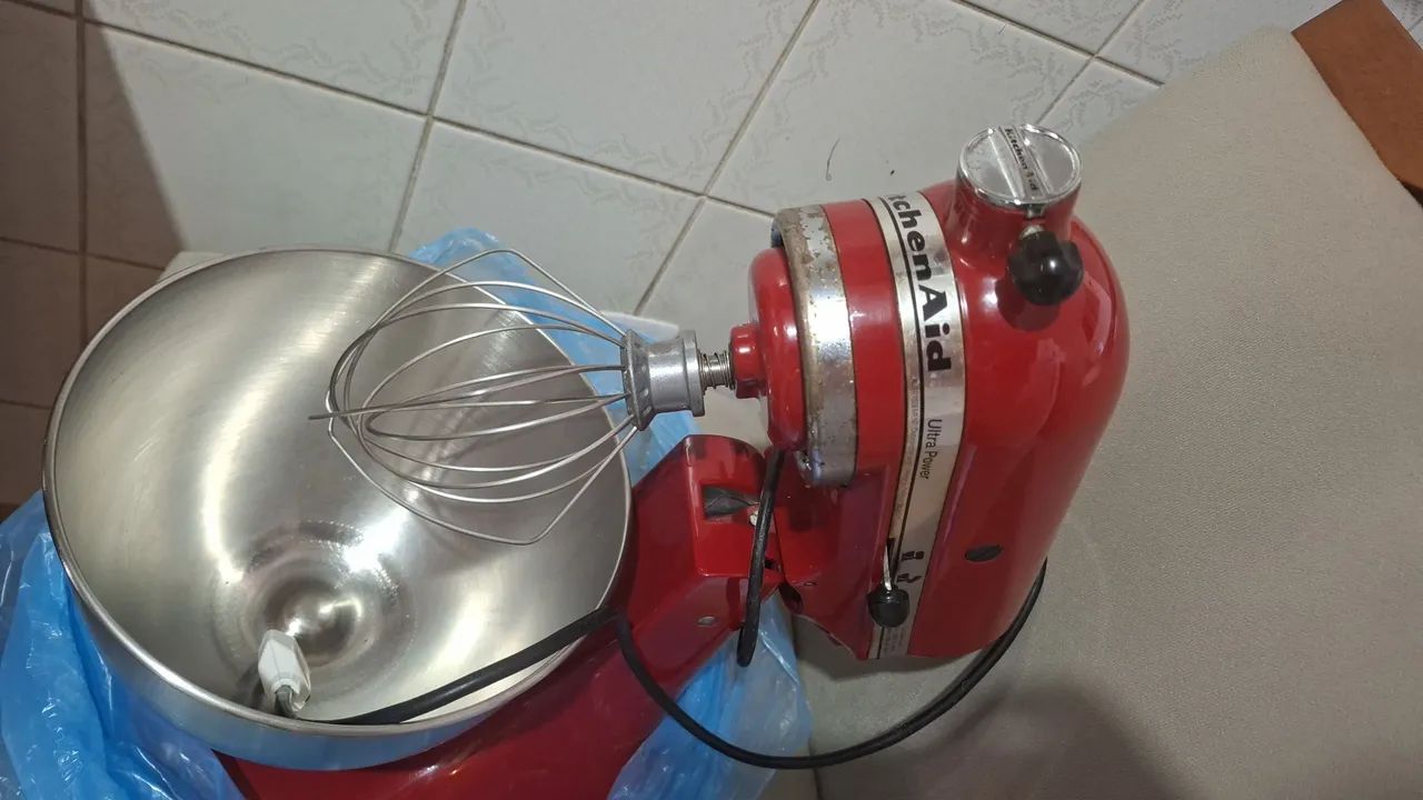 Vendo batedeira profissional kitchenaid - Foto 2