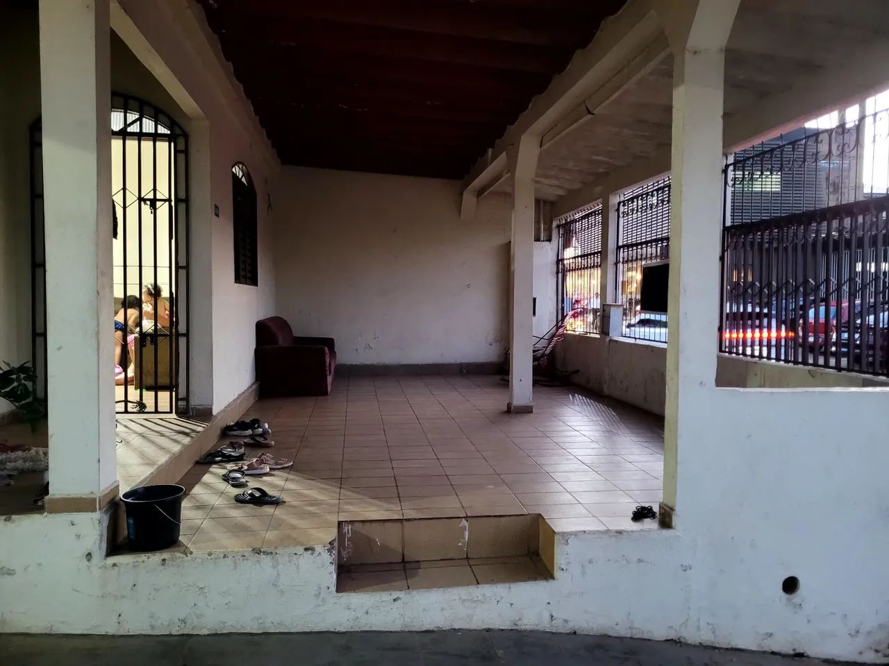 VENDO CASA EXCELENTE LOCALIZAÇÃO PARA COMERCIO - Foto 2