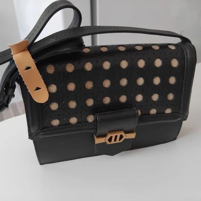 Bolsa preta pequena Arezzo 