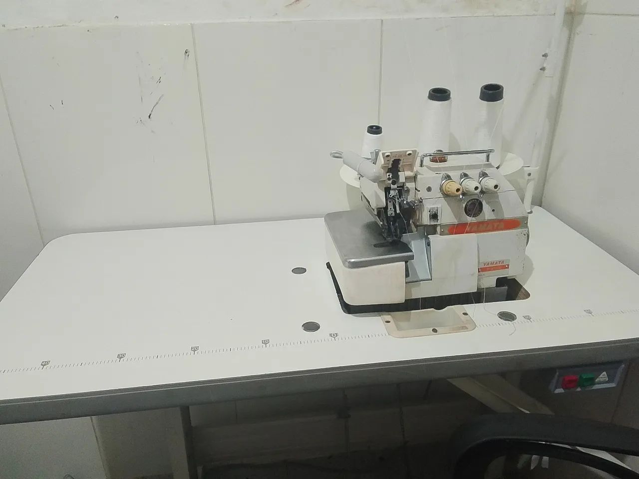 Máquina overloque 
