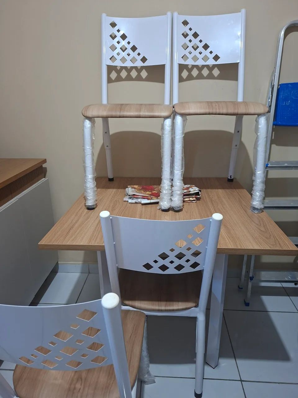 Mesa com 4 cadeiras  - Foto 3