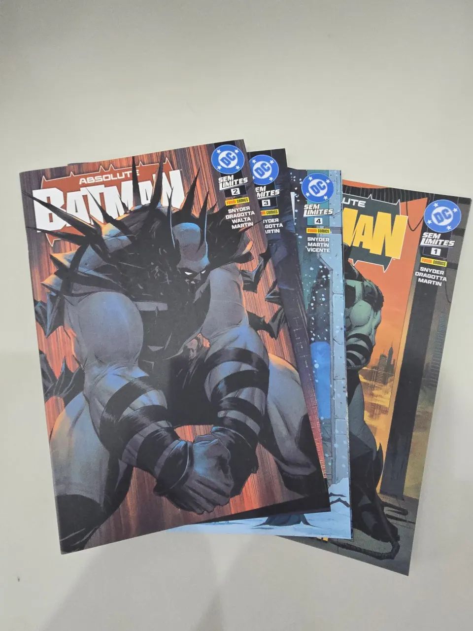 Batman Absolute volumes 1, 2, 3 e 4 - Foto 2