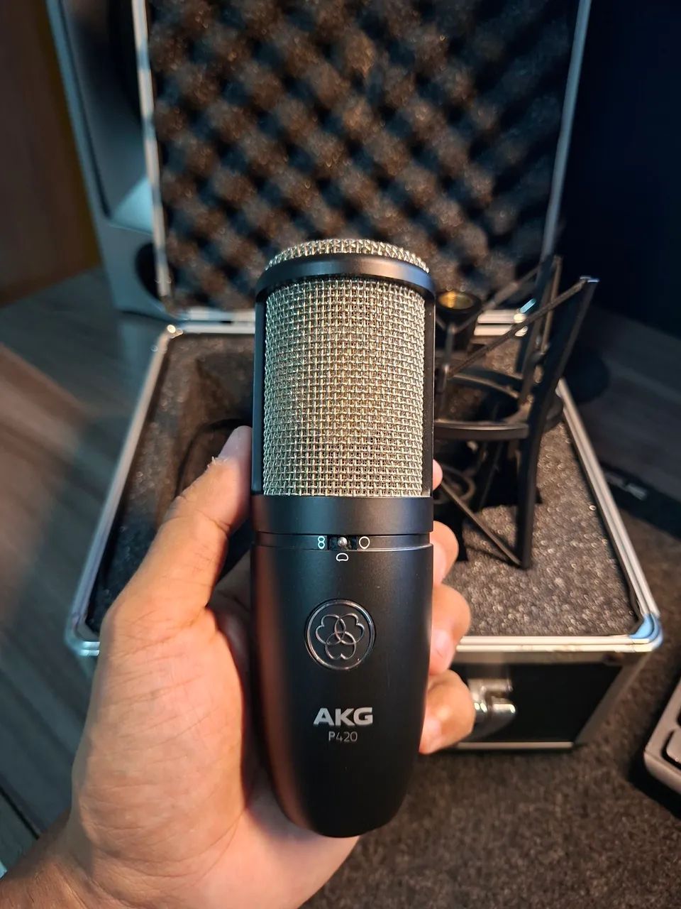 Microfone Condensador AKG Pro Audio P420 COMPLETO - Foto 4