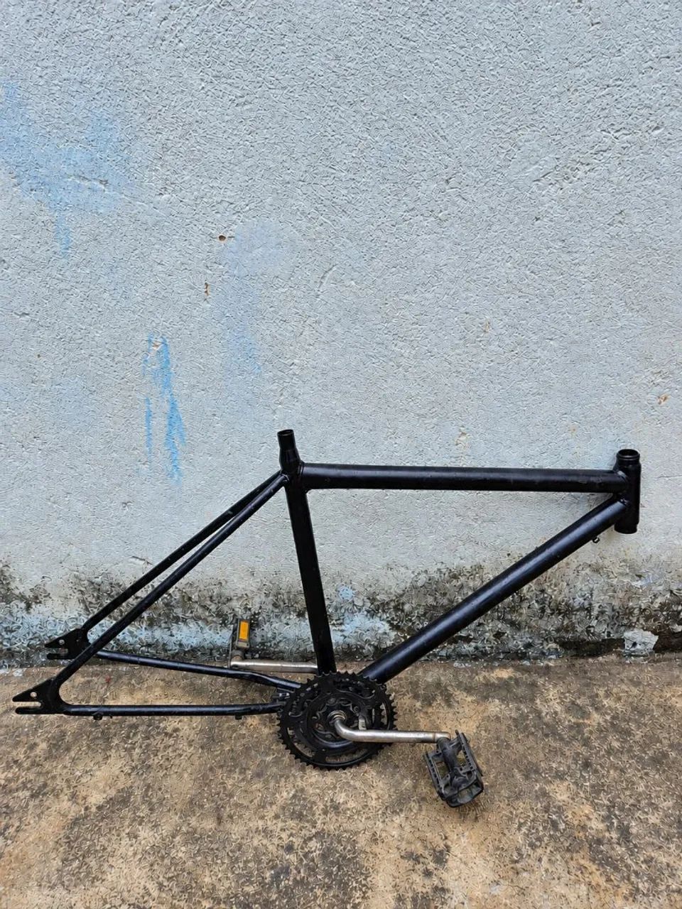 Quadro de bicicleta aro 26 preto com pedivela e pedais - Foto 2
