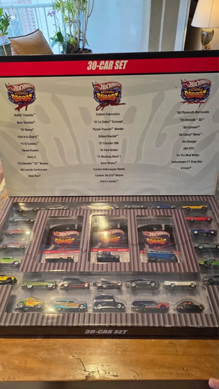 Hot Wheels Garage 30-Car Set (Lançado em 2011) - Brinquedos e