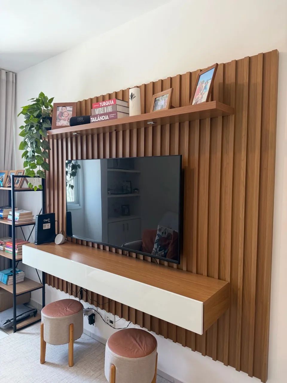 Painel para TV até 75 polegadas com 2 gavetas e LED 