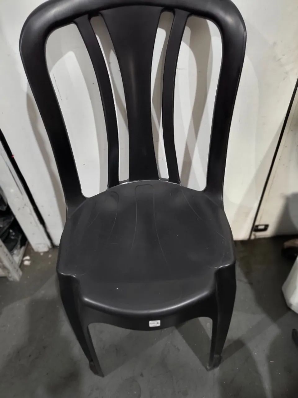 Lote 049 Cadeira Plastica Preta