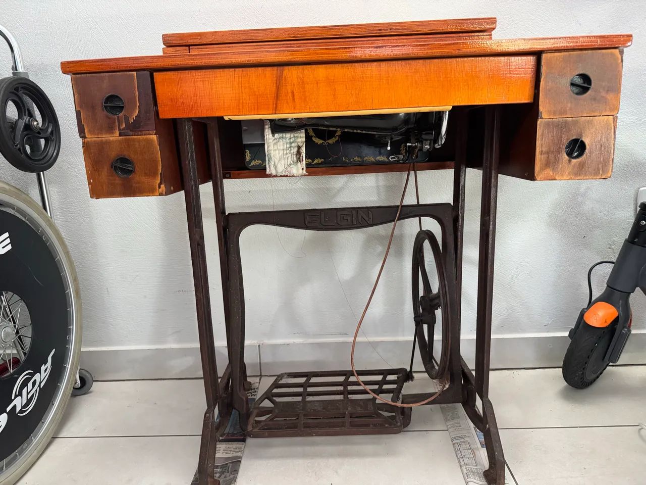 Máquina de Costura Elgin Antiga - Foto 5