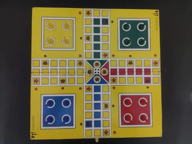 Jogo de Ludo Botticelli em Madeira - 16 Peões, Dado e Manual