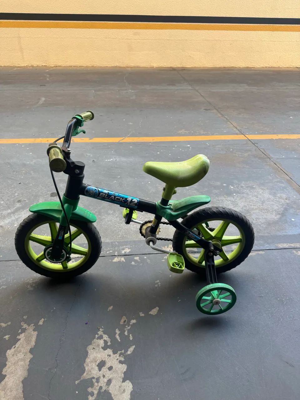 Bicicleta verde infantil - Foto 4