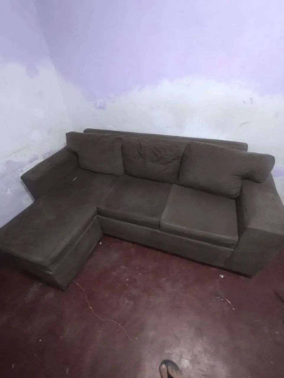 SOFÁ 3 LUGARES + PUFF - R$ 300 ?