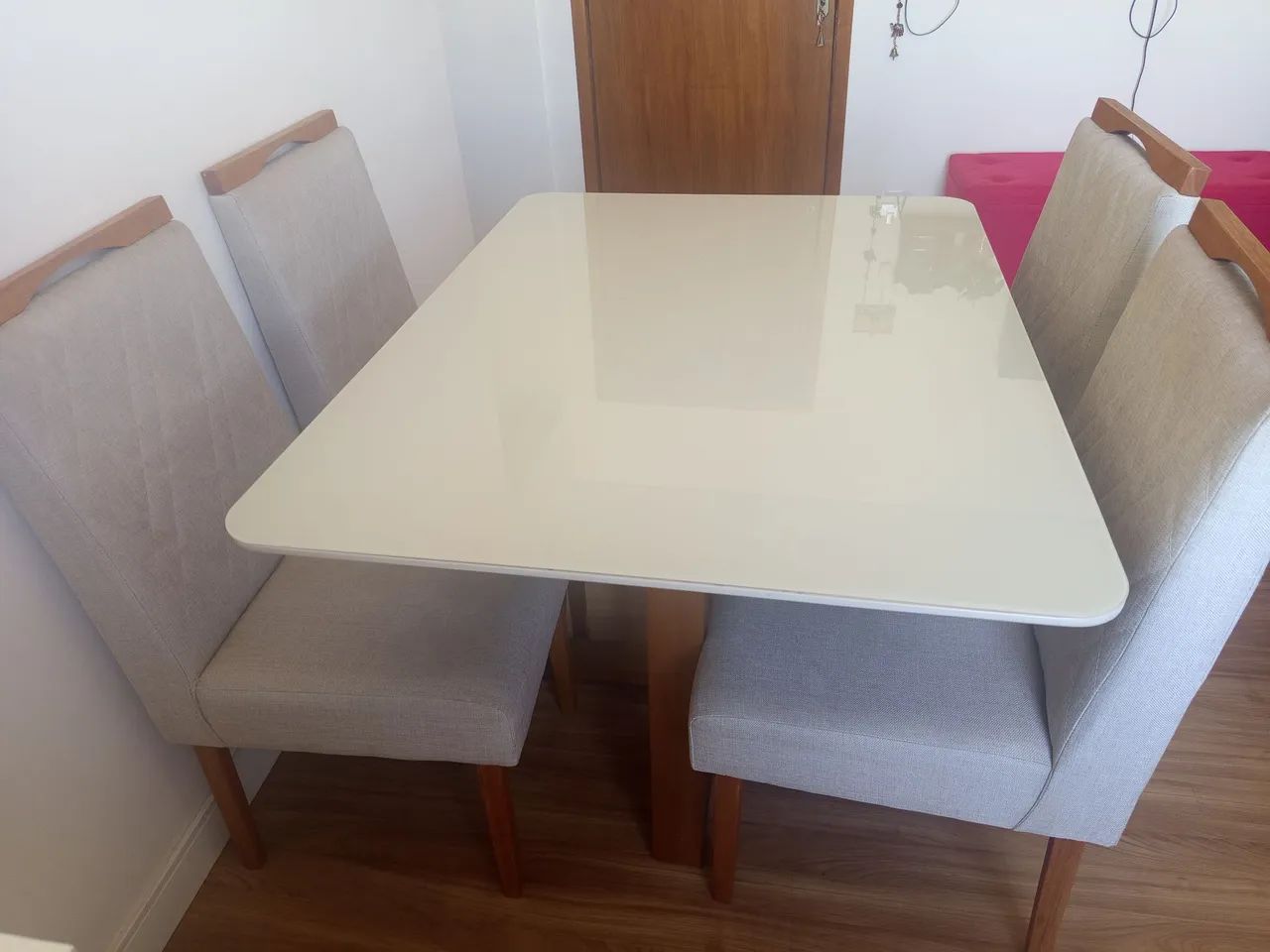 Vendo conjunto de mesa com 4 cadeiras!!