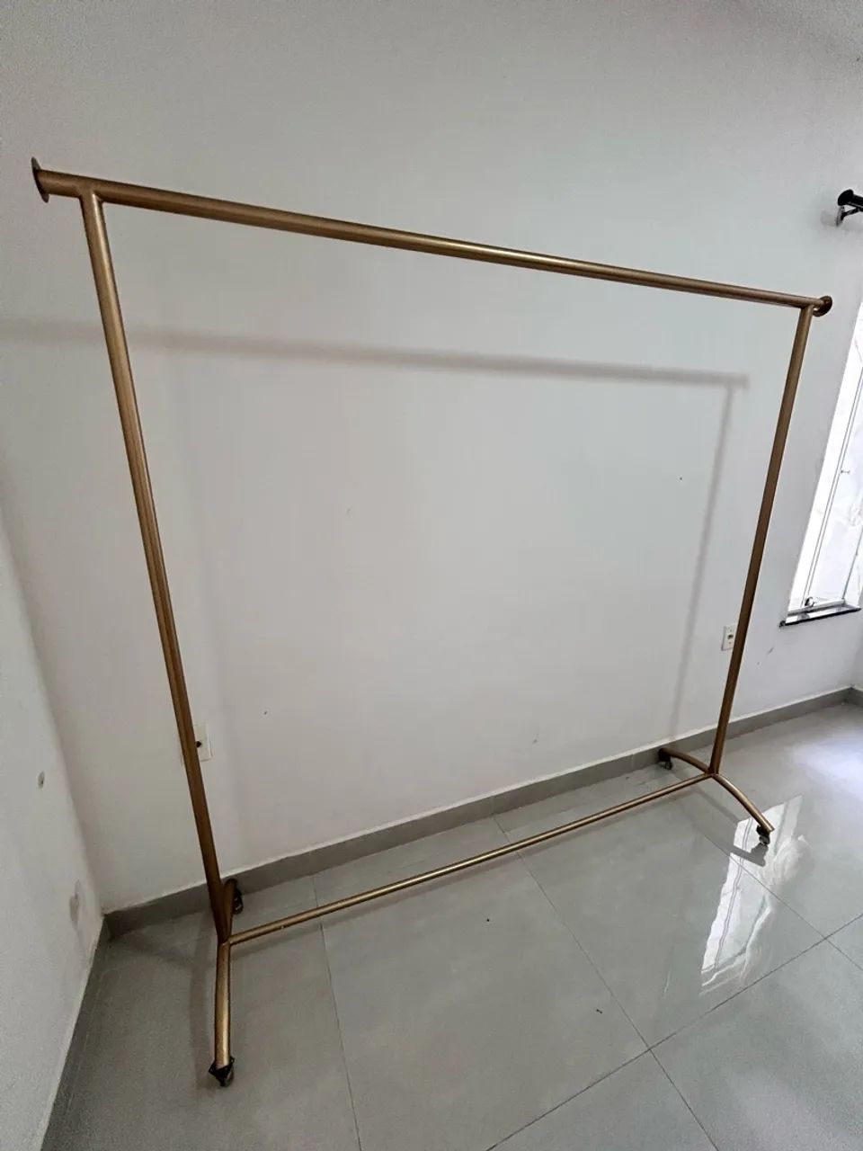 Arara de metalon dourado 
