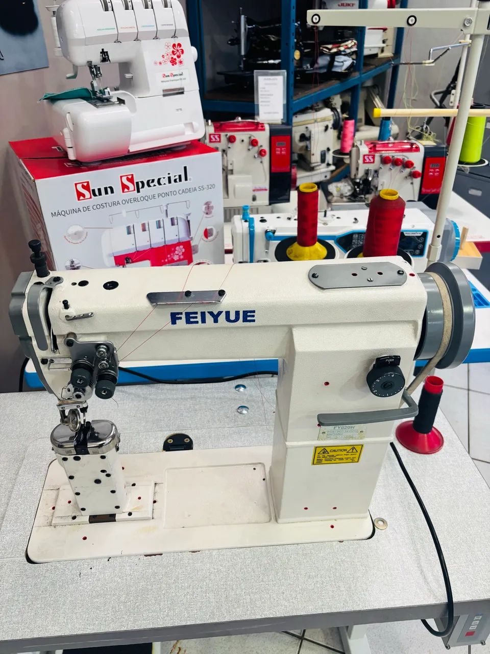 Máquina de costura de coluna 