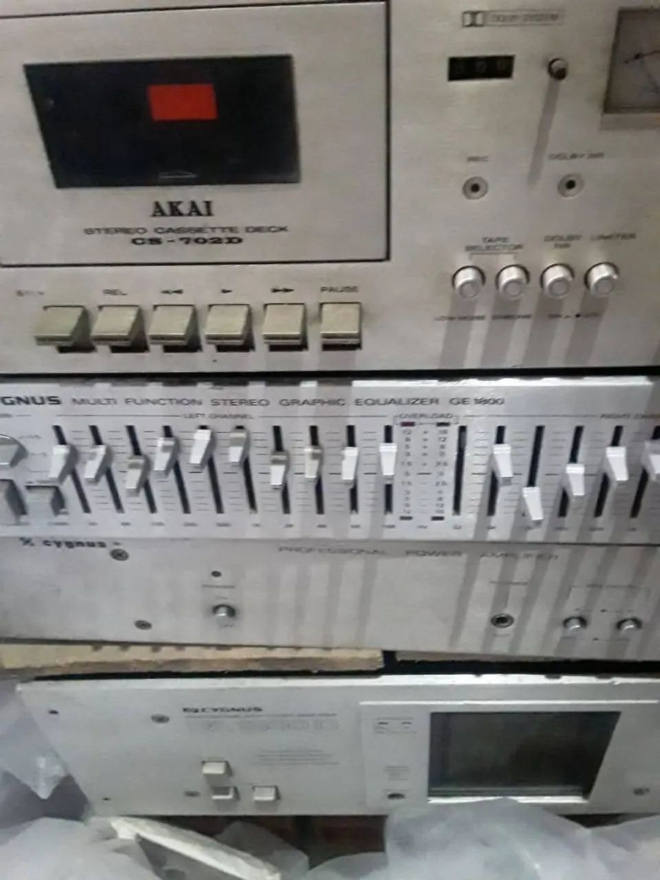 VENDE-SE APARELHAGEM DE SOM 