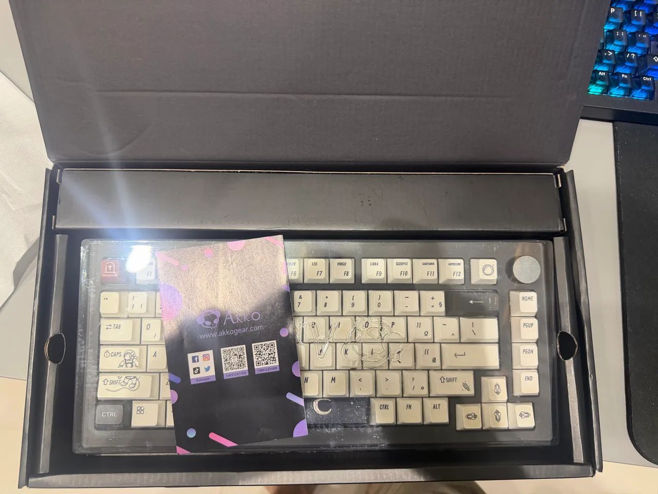 Teclado gamer 5075B Plus + jogo de keycaps extra  - Foto 4