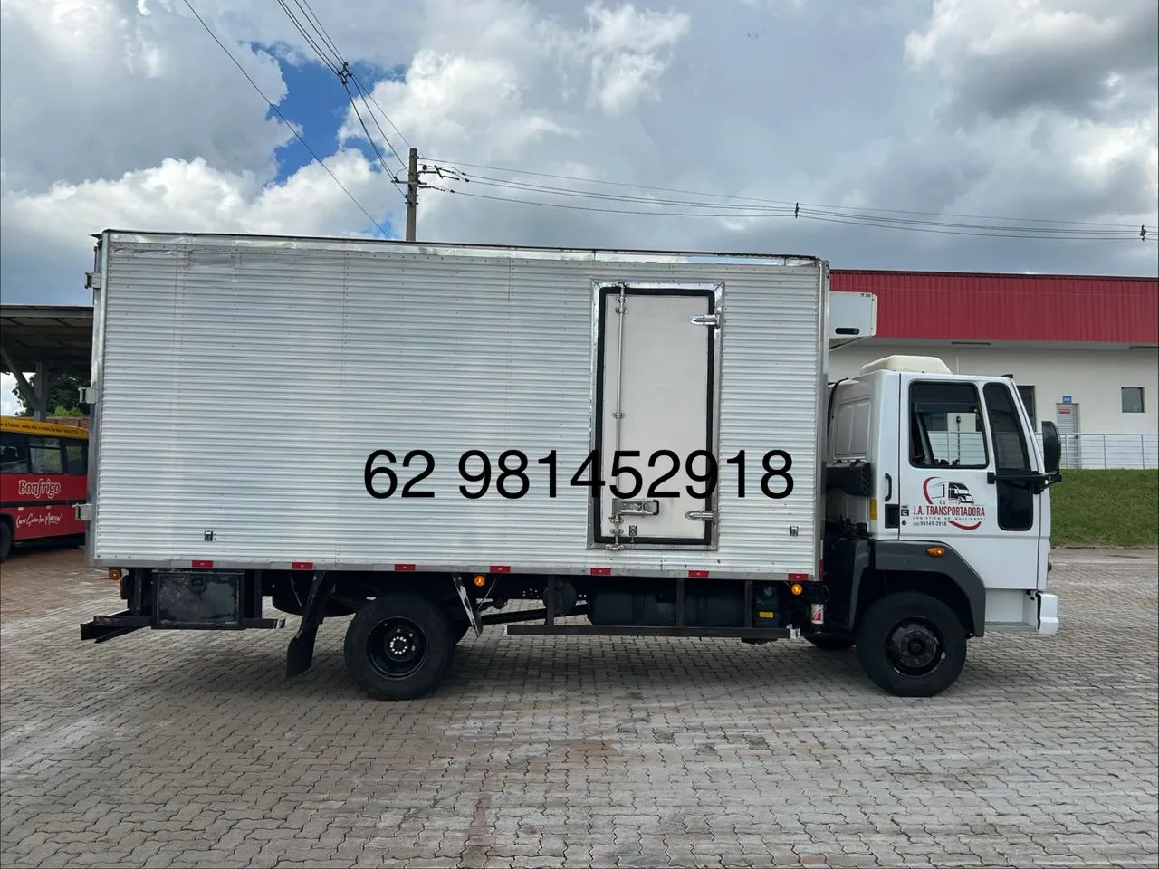 Vendo caminhão Ford cargo 816 baú gancheira  - Foto 3