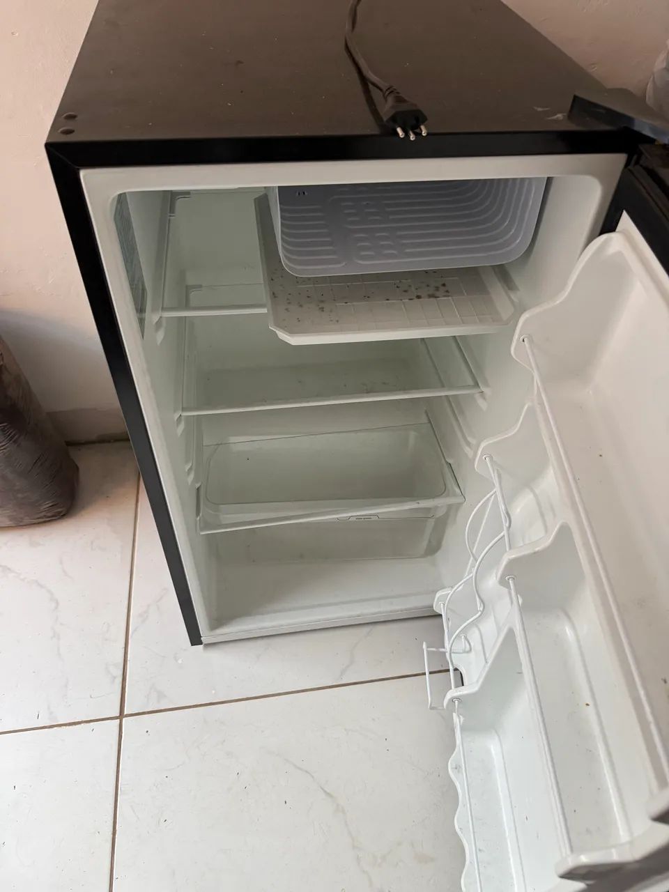 Frigobar Black 124 Litros Mrc12b Midea 220v - Foto 3