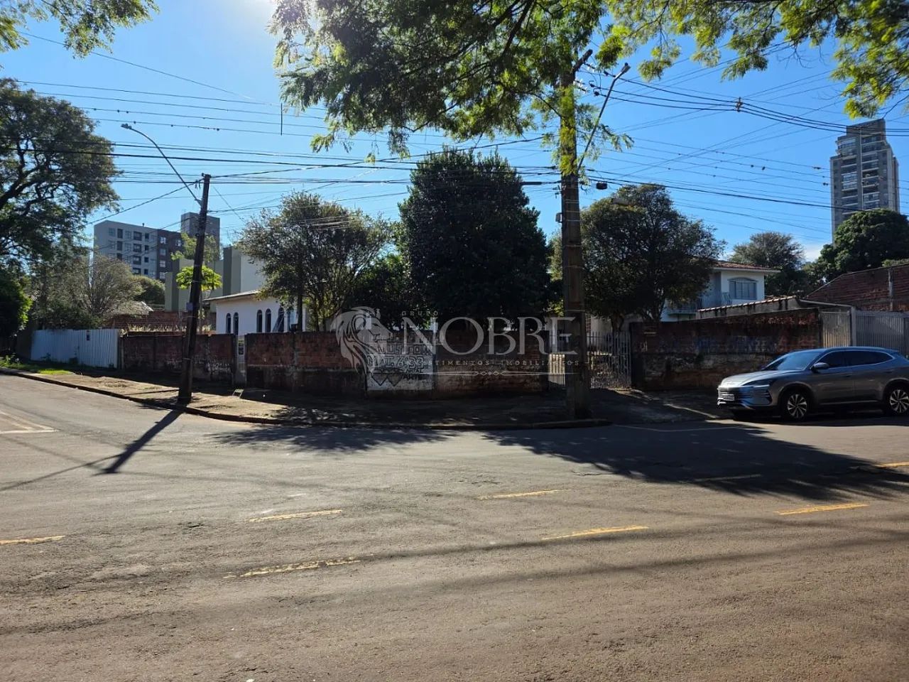 Terreno de esquina na Av. Monteiro Lobato