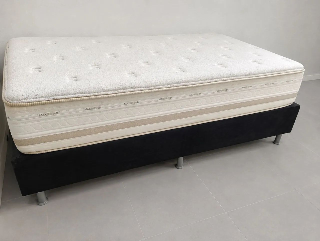 Cama de casal queen excelente estado de conservação 