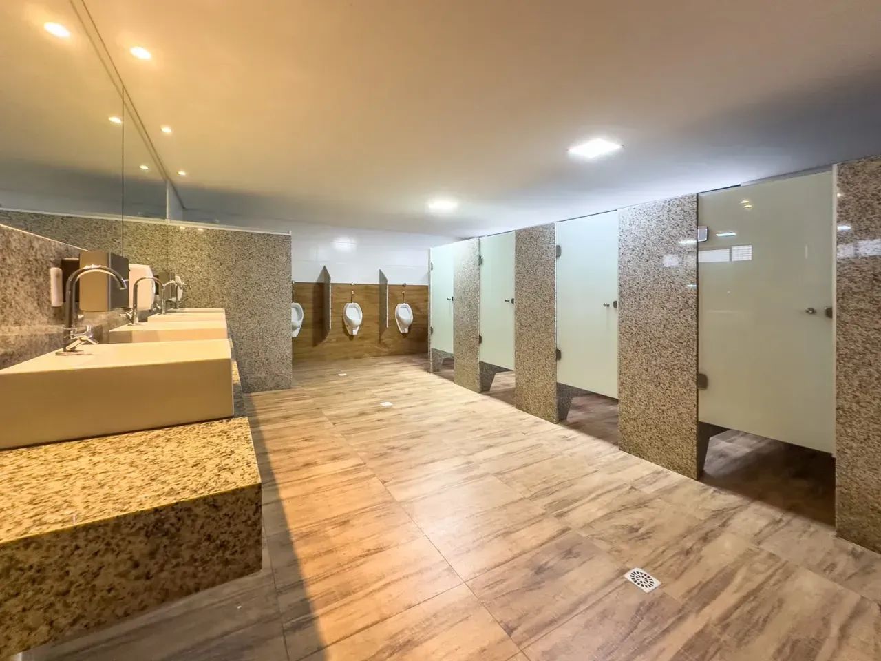 Salas e lojas Comerciais na Unidade Jardim luna, As mais salas térreas 1° ANDAR E  LOJAS!! - Foto 4