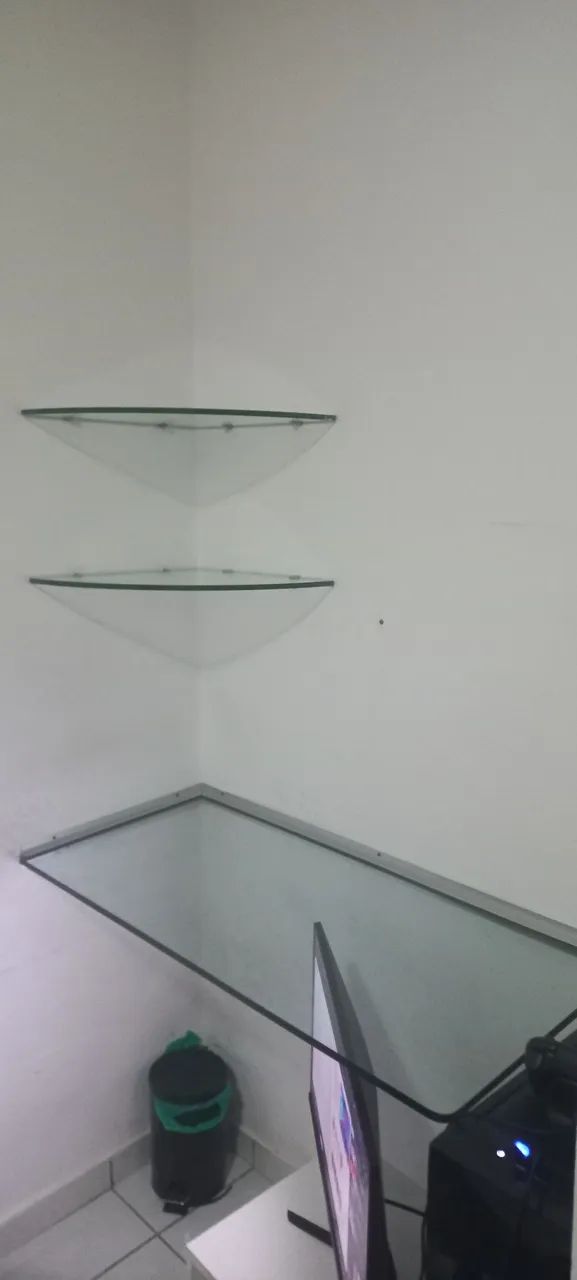 MESA DE VIDRO COM 2 PRATELEIRAS 