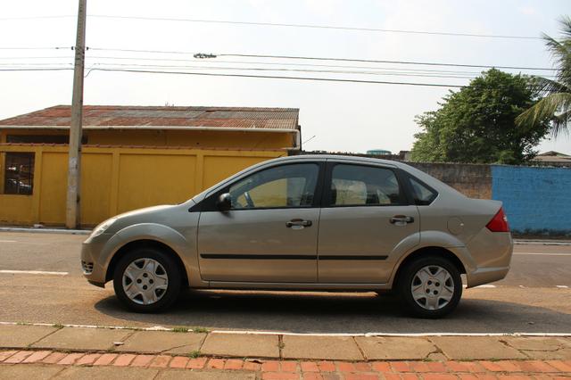 Vende-se carro, Fiesta sedan 1.6 Flex, ano 2005/2006. telefone de contato/whatsap - Foto 4