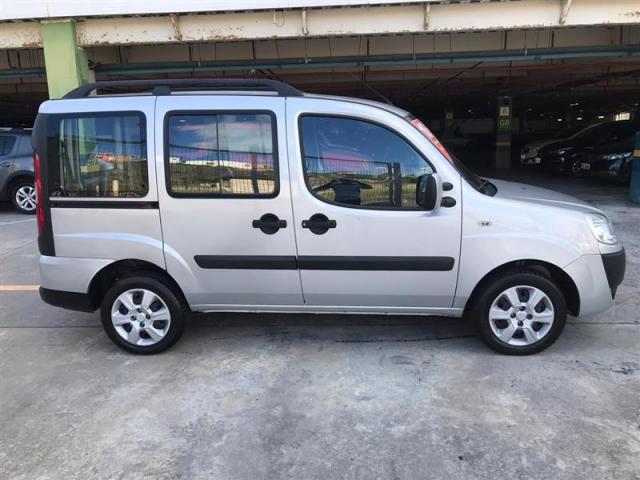 Fiat Doblò Essence 1.8 7L (Flex) - Foto 11