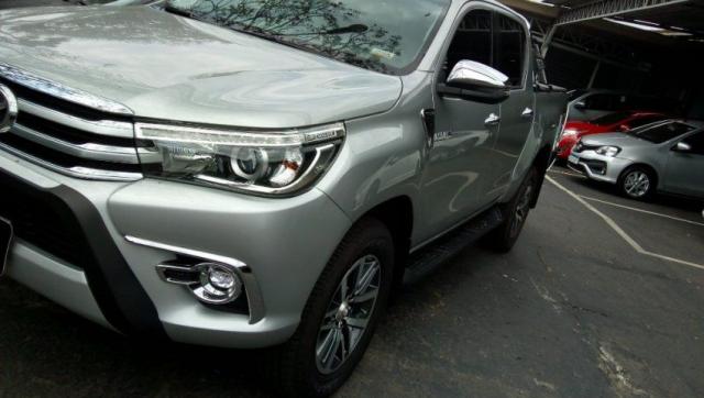 TOYOTA HILUX CD SRX 4X4 2.8 TB AT Prata 2017/2018 - Foto 2