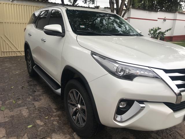 Toyota Sw4 SRX 2.8 / 5 LUGARES / 2018 - Foto 4