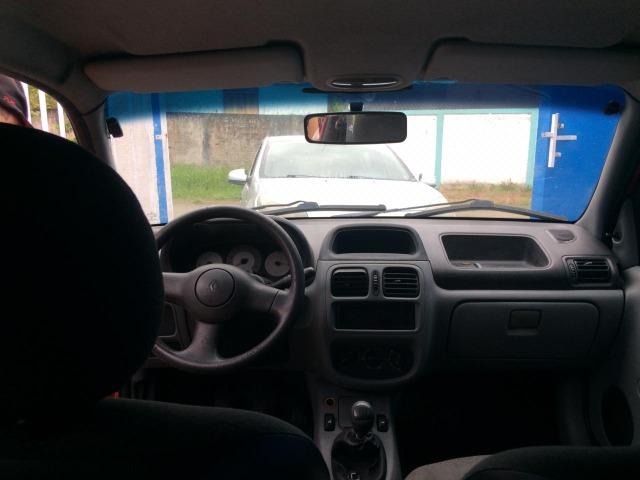 Clio 1.0 - Foto 2