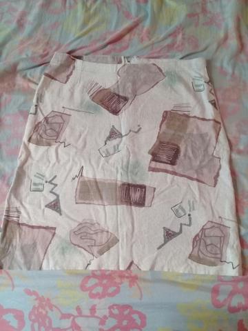 Vendo saias e vestidos usados mas em bom estado tanho outros além desses