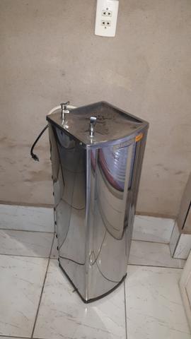 Bebedouro de água em inox