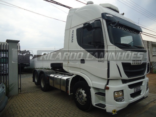 IVECO HI WAY 440CV 2014 6X2 CAMBIO AUTOMATICO TETO ALTO COMPLETO COM AR