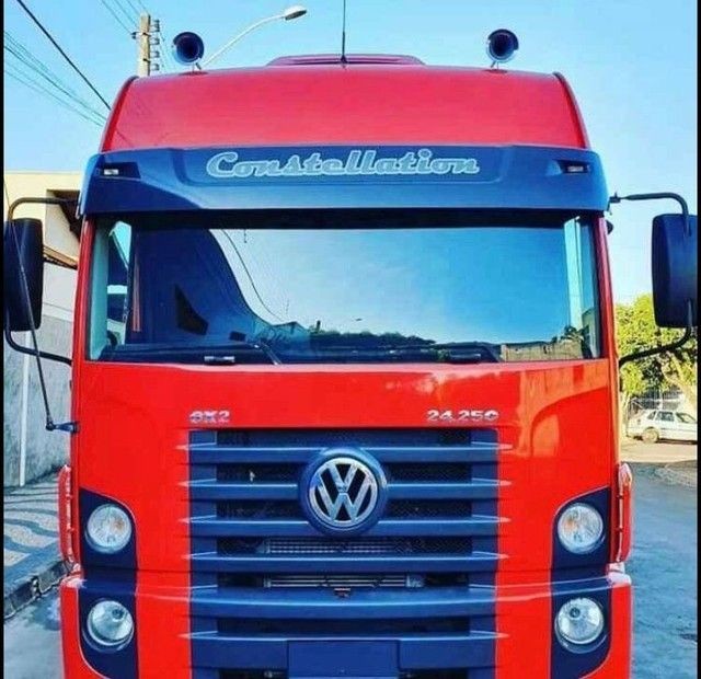 CAMINHÃO COSTELLATION