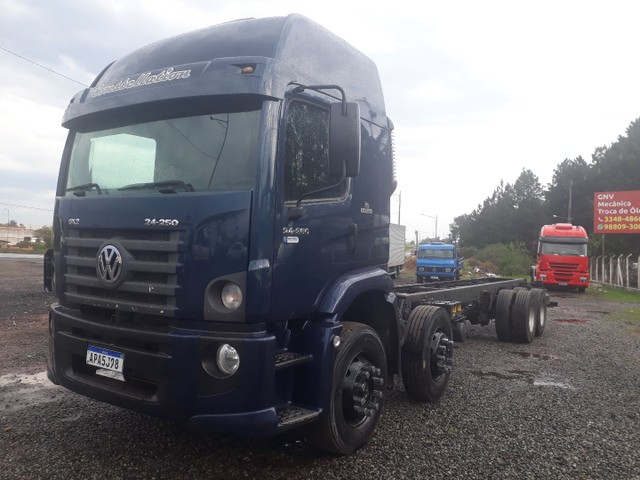 VW CONTELLATION 24 250 8X2 2011