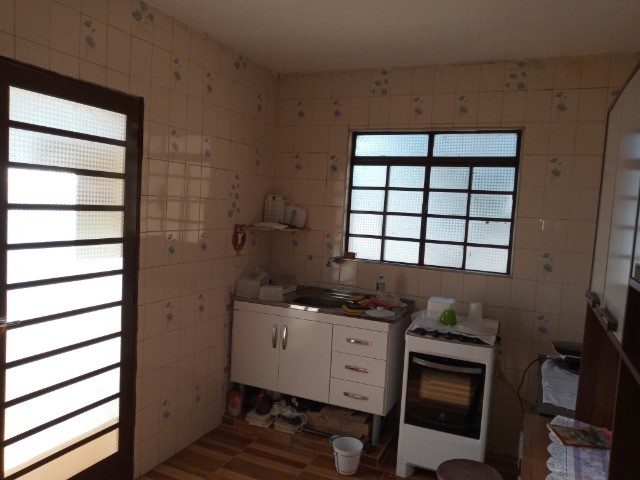 C273 - Duas casas sobrepostas. Cada uma com três dormitórios. - Foto 5