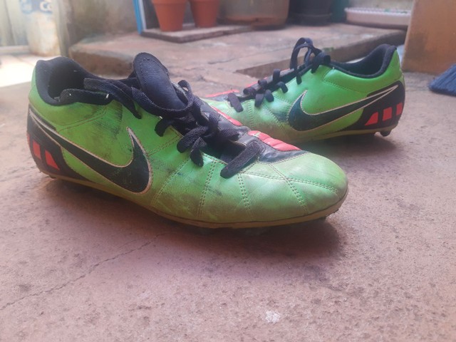 chuteira nike t90