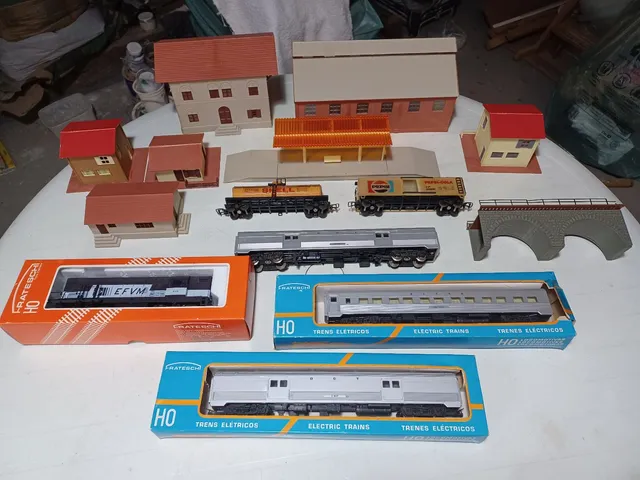 LIONEL TRAINS. Lote com três vagões de trens de brinque